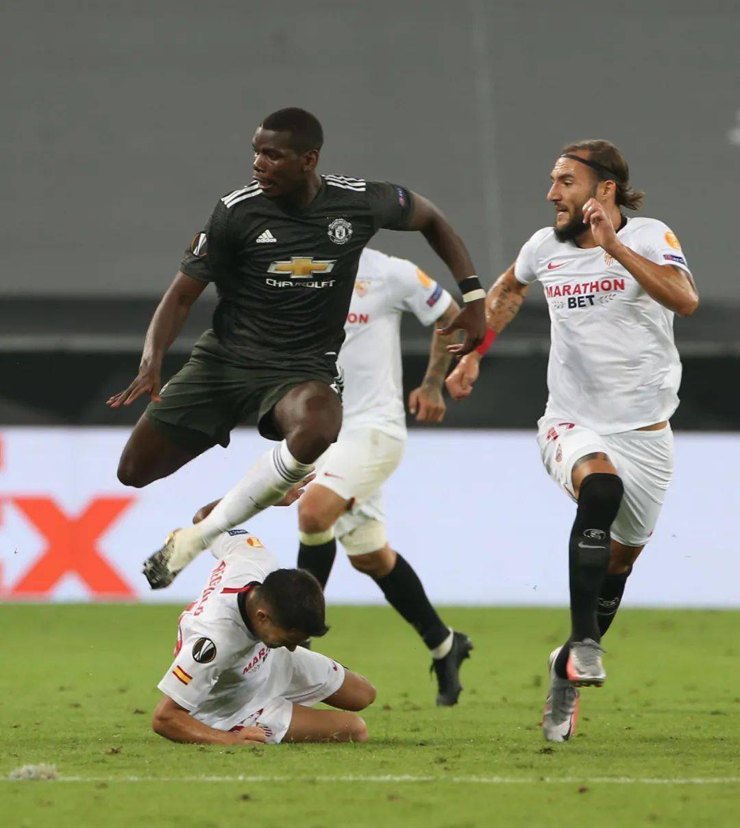 包含转会期突围战来临；多伦多猛龙围绕欧超杯状态回暖；悬念犹存；细节决定成败的词条